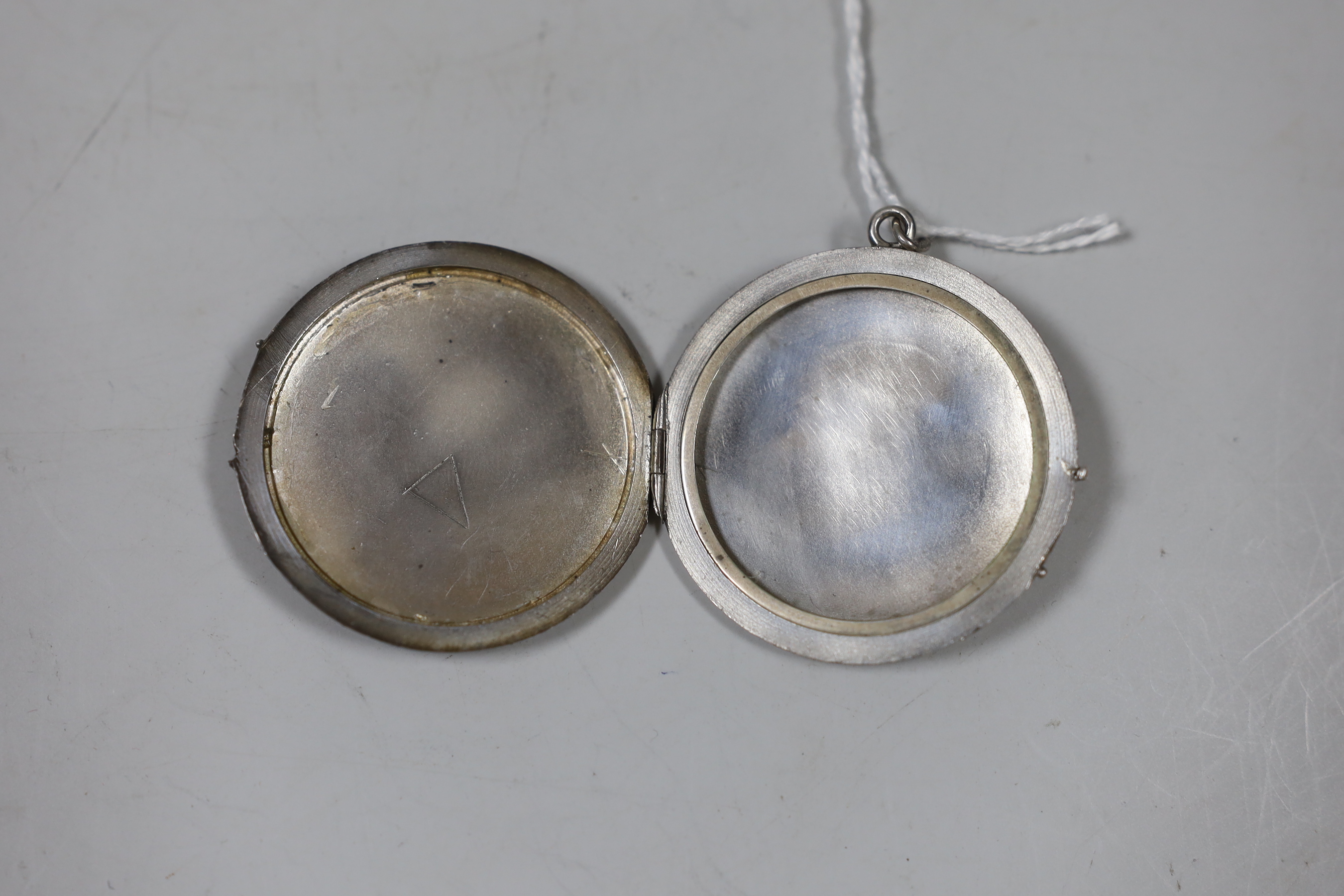 A mid 20th century white metal and polychrome enamel handbag compact, (lacking mirror?), 39mm.